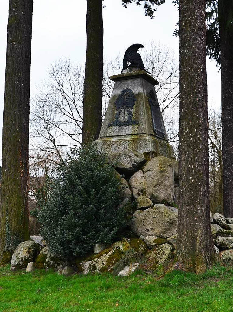 Schloss Beuggen: Kriegerdenkmal fr die 3300 deutschen und sterreichischen Soldaten, die in den Befreiungskriegen 1813 bis 1815 in Schloss Beuggen gestorben sind.Standort nahe Bahnhof Karsau