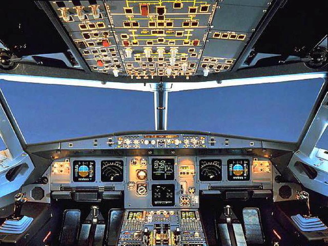 So sieht das Cockpit eines Airbus A320 aus.  | Foto: dpa