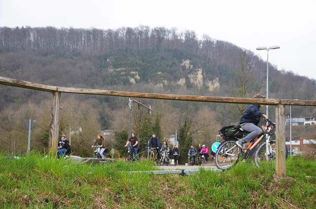 Radfahrern ist die Abkrzung durch den...aun beim Friedhof in Wyhlen versperrt.  | Foto: Peter Gerigk