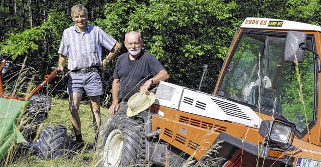 Eugen Schupp (links) und Hans Jrgen B...it an den Hngen des Liederbachtales.   | Foto: Manfred Dinort