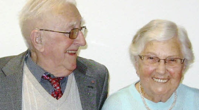 Adolf Wintermantel (90) und Leonore Sc...ieder des SPD-Ortsvereins Sthlinger.   | Foto: privat