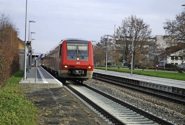 Die Elektrifizierung der Hochrheinstrecke bleibt eine zhe Materie.   | Foto: Thomas Loisl Mink