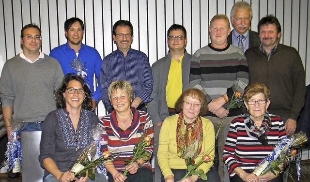 Die Geehrten beim TV Endingen mit dem ...n Peter Vogel (hinten 2. von rechts).   | Foto: Helmut Hassler