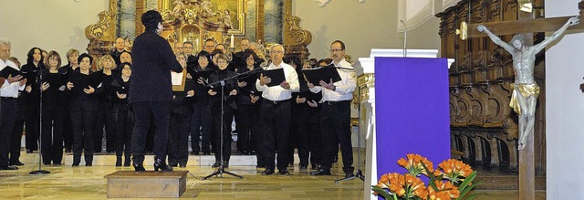 Der Kirchenchor Wyhl sang unter Leitun...in Marianne Blum die Passionsandacht.   | Foto: Schweizer