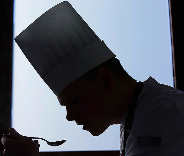 Die zunehmende Brokratie schmeckt der Gastronomie nicht.   | Foto: dpa