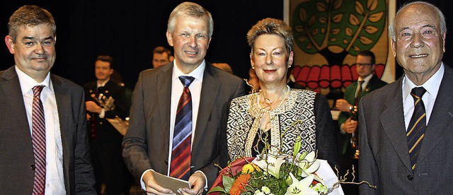 Brgermeisterstellvertreter Stephan Gu...d Laudator Siegfried Thiel (von links)  | Foto: Andreas Peikert