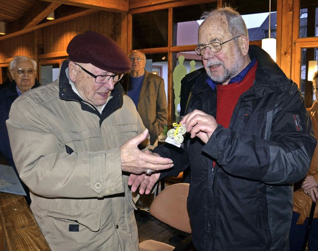 Ein ser Gru aus der Rmervilla: Helmut Bauckner (rechts) und Paul Reinle.   | Foto: Martina Weber-Kroker