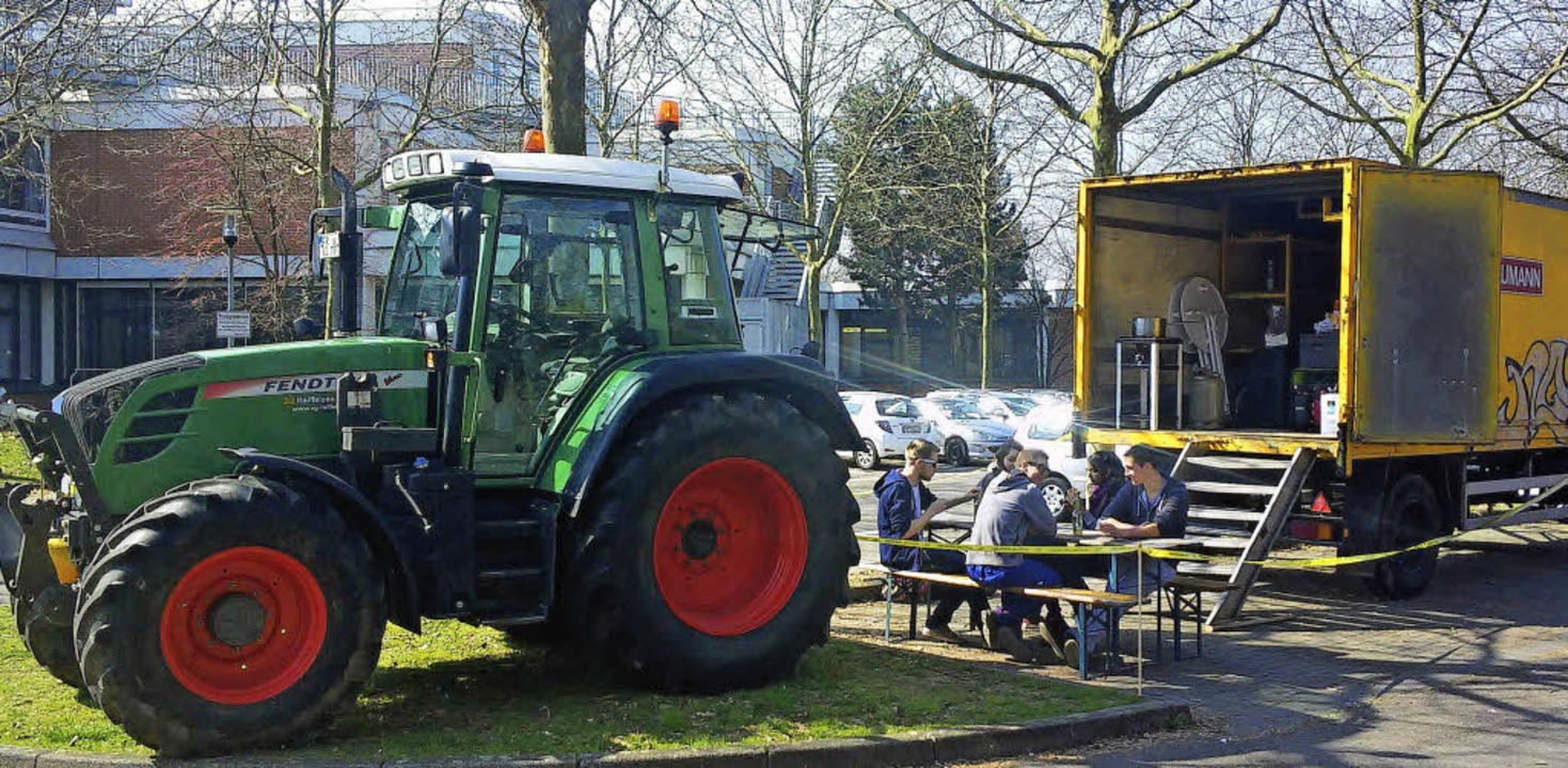 Die ersten Agrar-Abiturienten kamen stilecht zur Prfung.   | Foto: privat