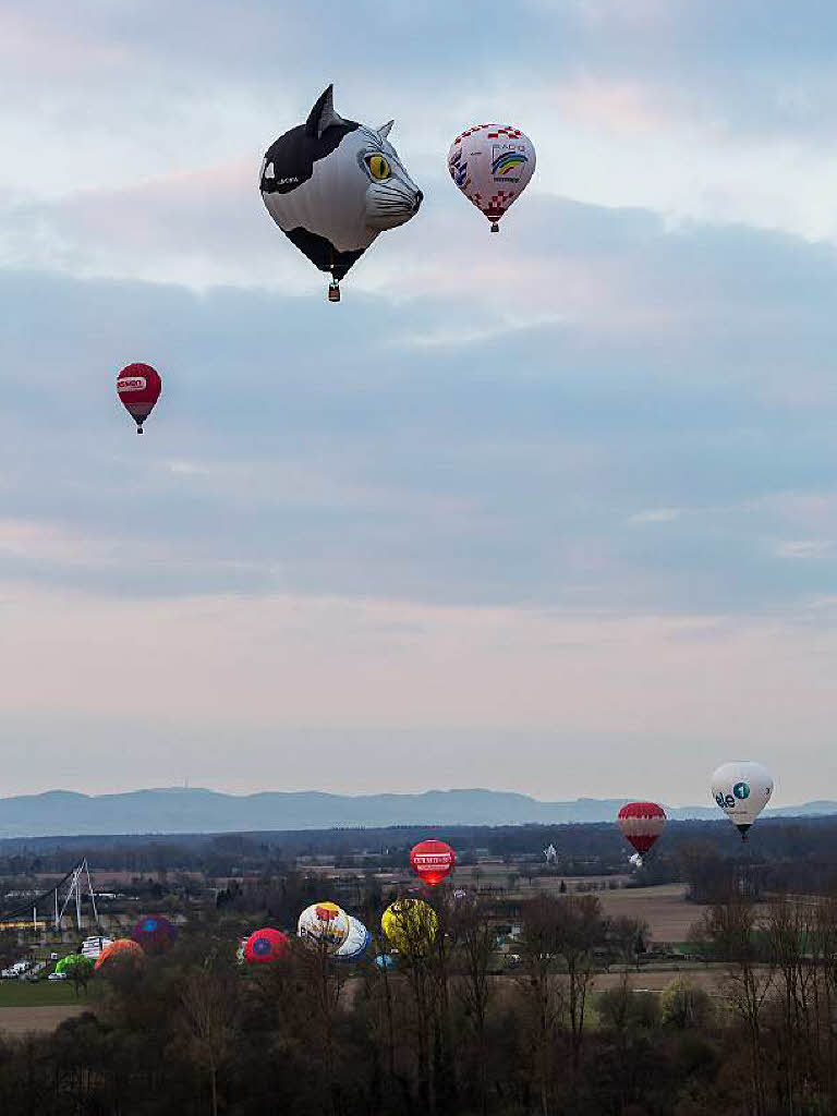 Luftbilder einer Luftfahrt am frhen Morgen