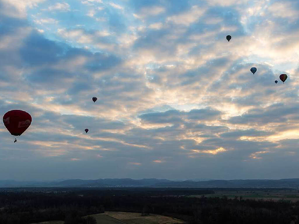 Luftbilder einer Luftfahrt am frhen Morgen