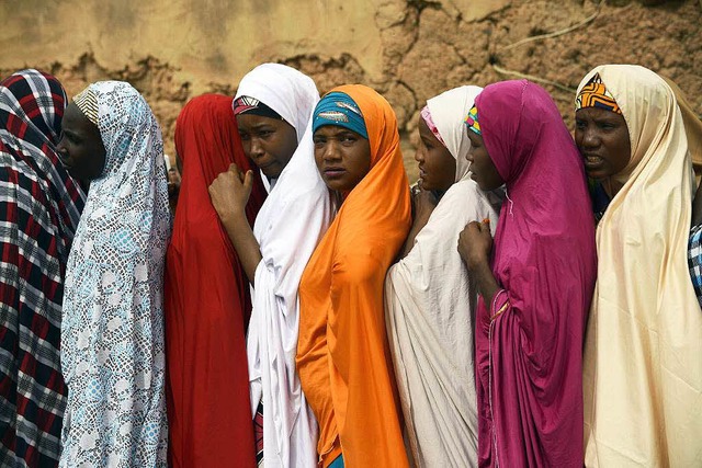 Schlangestehen zur Wahl in Nigeria  | Foto: AFP
