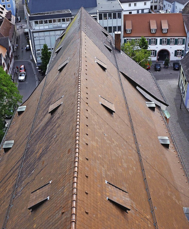 Das Langhausdach der Offenburger Mutterkirche Hl. Kreuz   | Foto: rab