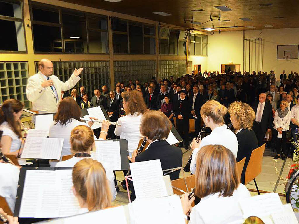 Der Musikverein Hugstetten spielt auf – zum Badnerlied mit eigener March-Strophe.