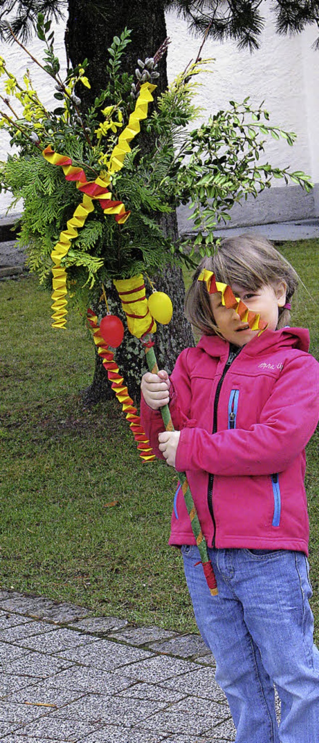 Mehrere Kinder kamen mit selbst gebast...en am Sonntag in die Bernauer Kirche.   | Foto: Ulrike Spiegelhalter