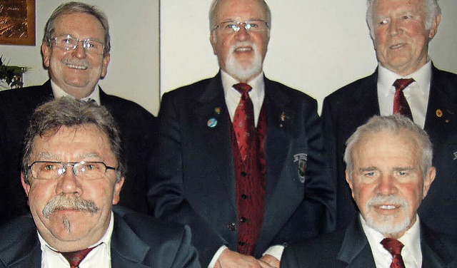 Der Gesangverein Frohsinn Wallbach wh...nd und  Udo Huber (vorne von links)     | Foto: Ernst Brugger