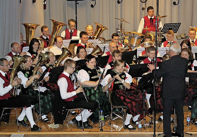 Die Stadtmusik und Jugendkapelle boten...blikum ein temperamentvolles Programm.  | Foto: C. Liebwein