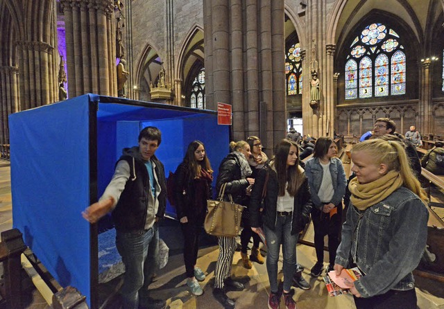 Das blaue &#8222;Zimmer&#8220; symboli... zum Thema Flucht beim Weltjugendtag.   | Foto: Michael Bamberger