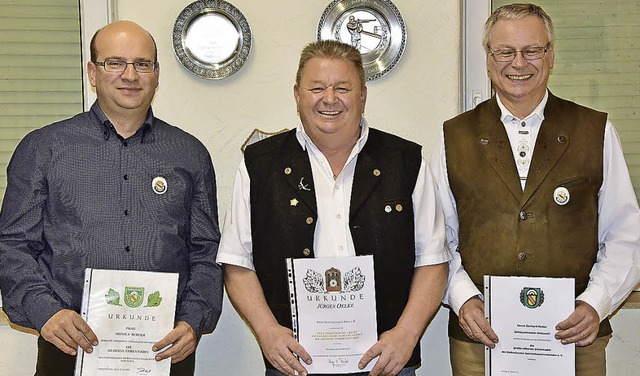 Geehrt vom Verband und vom Bund wurden...n Oelke und Gerhard Huber (von links).  | Foto: Hans Meidhof