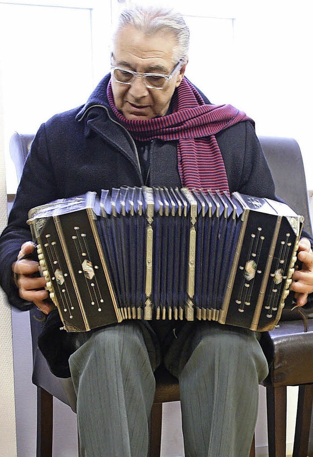 Tief beeindruckt:  Ral Jaurena war fa... Staufener Tango- und Bandoneonmuseum.  | Foto: Hans Jrgen Kugler