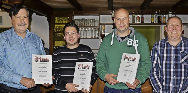 Kiechlinsbergen. Die bei der Generalve...stian Rieder daneben Edgar Stiefvater.  | Foto: Roland Vitt