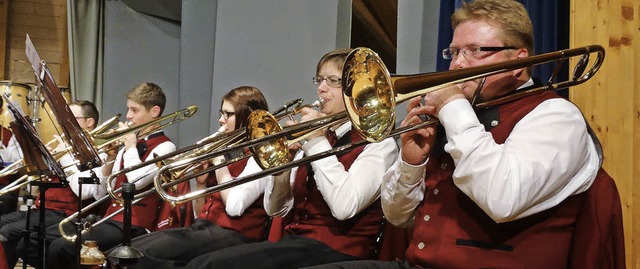 Das Posaunenregister des Musikvereins ...estes zum gelungenen Konzertabend bei.  | Foto: Silas Schwab