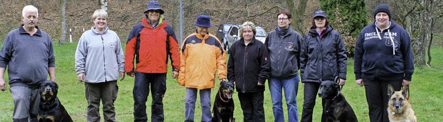 Zum Foto im Regen stellten sich (von l...ieratzky sowie Helfer und Teilnehmer.   | Foto: Reinhard Cremer