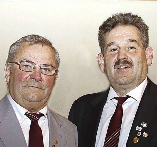 Vorsitzender Walter Pfeffer (rechts) w...e  das Mitwirken von Hermann  Bucher.   | Foto: heidi fssel