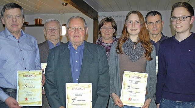 Die geehrten Grndungsmitglieder des V... mit dem  Vorsitzenden Torsten Karle    | Foto: Brigitte Chymo