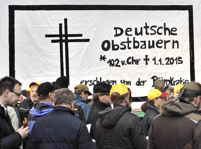 Unzufrieden mit dem Mindestlohn: badische Bauern beim Protest in Oberkirch  | Foto: Robert Ullmann