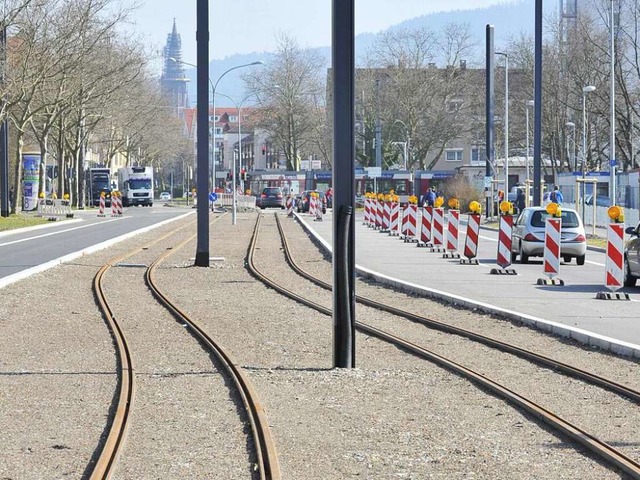 Die Gleise  in der Breisacher Strae liegen.  | Foto: Michael Bamberger