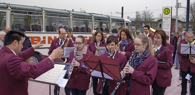 Wenn es etwas zu feiern gibt, dann ist...rten Straenbahnlinie vor einem Jahr.   | Foto: Frank Kiefer