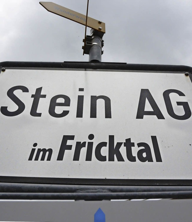 So knnte das neue Ortsschild  der gep... Gemeinde Stein im Fricktal aussehen.   | Foto: FOTOMONTAGE: BZ-Grafik