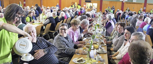 Die Btzinger Landfrauen sorgten am Se...der Sporthalle fr Kaffee und Kuchen.   | Foto: Horst David