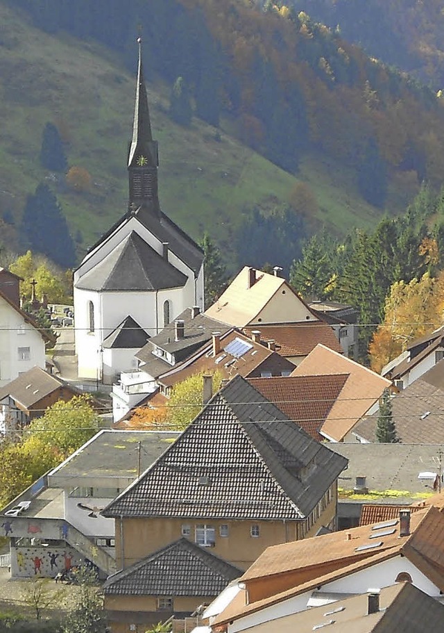 Die Gemeinde Hg-Ehrsberg von oben.   ...le.     Beide werden derzeit saniert.   | Foto: Berger