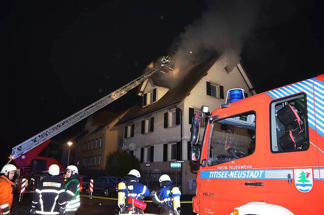 Dachstuhlbrand in Titisee-Neustadt am Karfreitagmorgen.  | Foto: Martin Kamera24tv