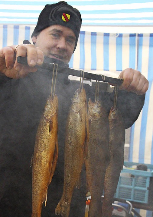 Eingeräuchert beim Forellenverkauf in Vörstetten  | Foto: Anja Ihme