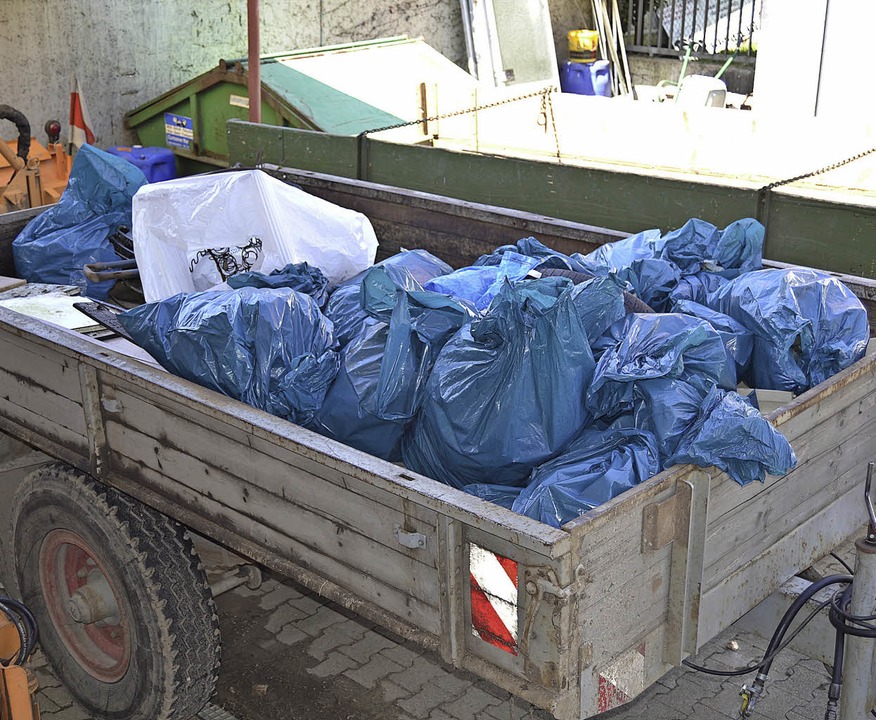 Jede Menge Müll sammelte der Schwarzwaldverein bei seiner Waldputzete ein.   | Foto: zvg