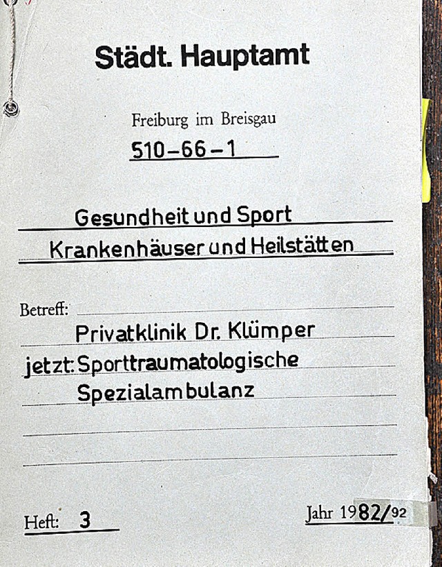 Eine der Akten ber Klmpers Sporttraumatologie im Archiv  | Foto: kunz