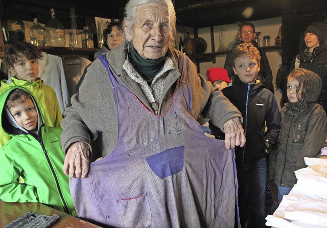 Ruth Noack erzhlte bei einem Rundgang...auses ber die Vergangenheit erzhlen.  | Foto: Anja Bertsch