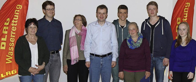 Die Geehrten zusammen mit Vertretern v...Katharina Zimmermann (beide 10 Jahre).  | Foto: Privat