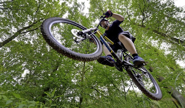 Groe Sprnge klappen nur mit einem intakten Mountainbike.  | Foto: DPA