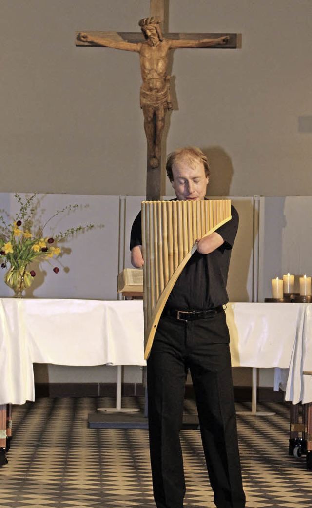 In der evangelischen  Pauluskirche in ...beck mit seiner Panflte die Zuhrer.   | Foto: Grziwa