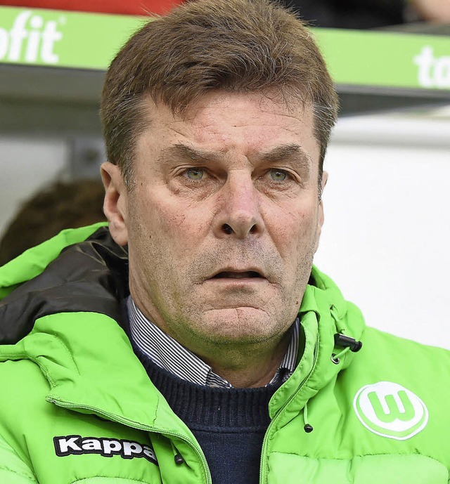 Fordert einen Sieg gegen Freiburg: Wolfsburgs Coach Dieter Hecking  | Foto: afp