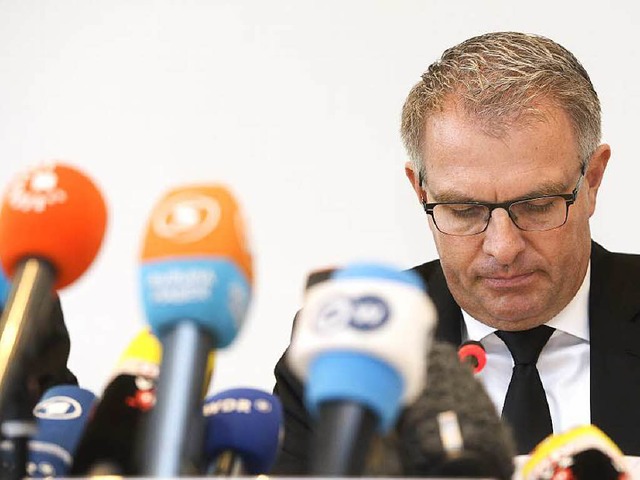 Lufthansa-Chef Carsten Spohr bei  der ...rekt  nach dem Flugzeugabsturz in Kln  | Foto: dpa