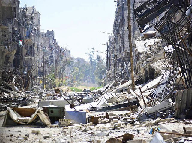 Ein Bild der Zerstrung: das Flchtlin...der Nhe von  Damaskus am Ostermontag   | Foto: AFP