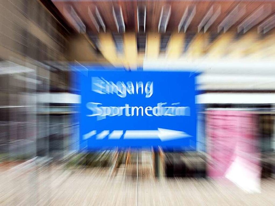Akten und Dokumente schrfen den Blick...r Sportmedizin auf die Spur zu kommen.  | Foto: dpa