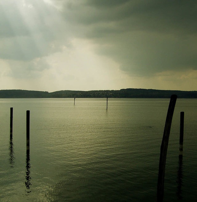 Dunkle Wolken ziehen auf: Der Bodensee ist fr viele ein mystischer Ort.    | Foto: photocase.de/Gabi Pott