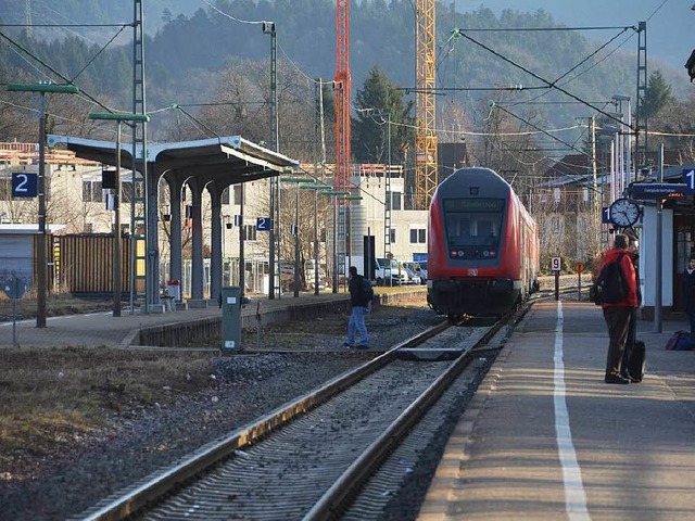 Die geplante Bahnunterfhrung in Kirch... benachbarte Gewerbegebiet verlngert.  | Foto: Markus Donner