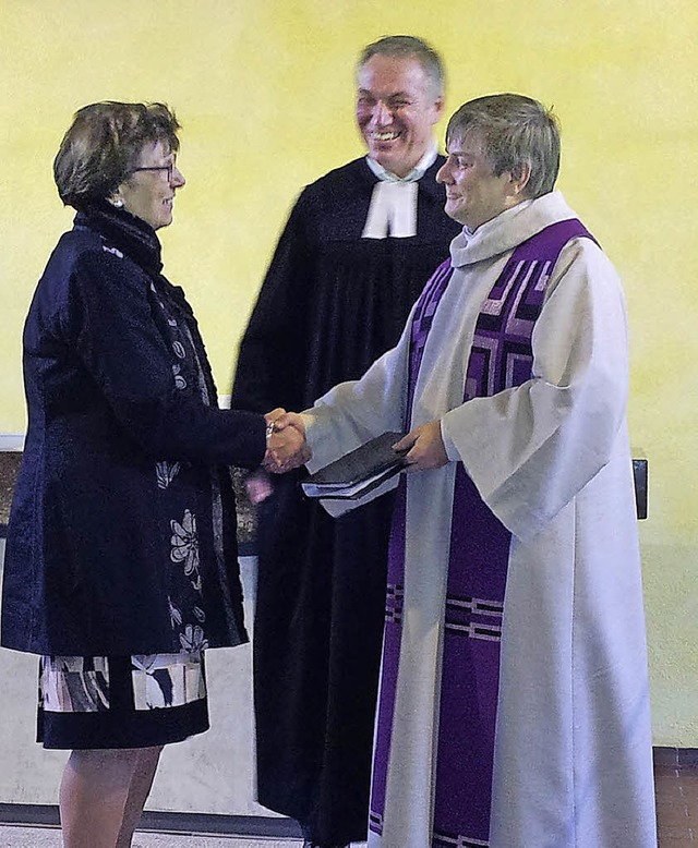 In den Ruhestand verabschiedet   wurde...e (Mitte) und  Pfarrer Michael Latzel.  | Foto: ZVG
