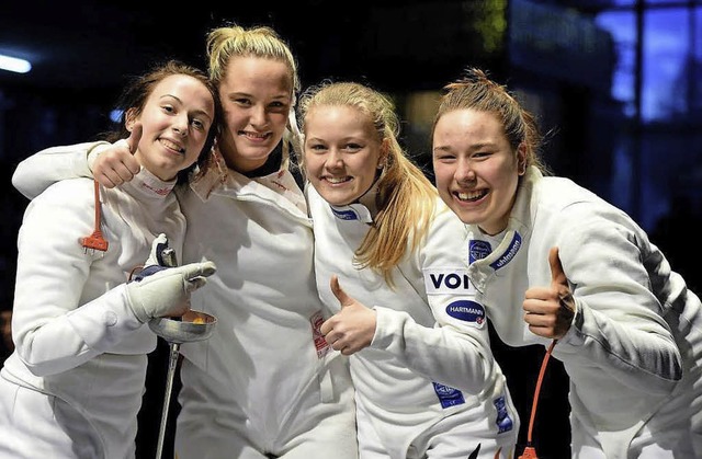 Das deutsche Juniorinnen-Degenteam: Na...eim) und Anna Hornischer (Heidenheim).  | Foto: Hubert Bleyer